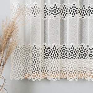 Firanka z aplikacją na markizecie ze wzorem pasowym, wysokość 160 cm, kolor kremowy